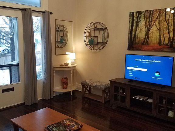 New 43" Samsung TV with fast Wifi!