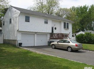 4 Campo Ave, Selden, NY 11784