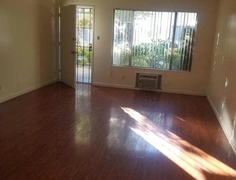 W Del Monte Dr — Photo 7