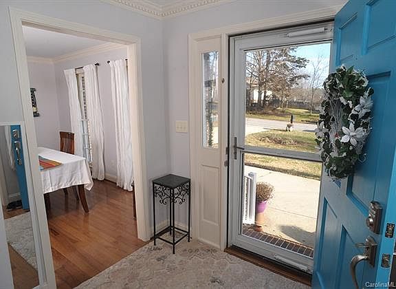 3rd image of 1709 Whitney Ln