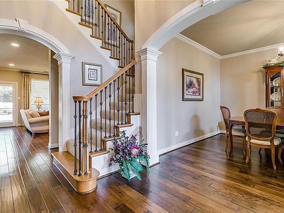 5th image of 9125 High Oaks Dr