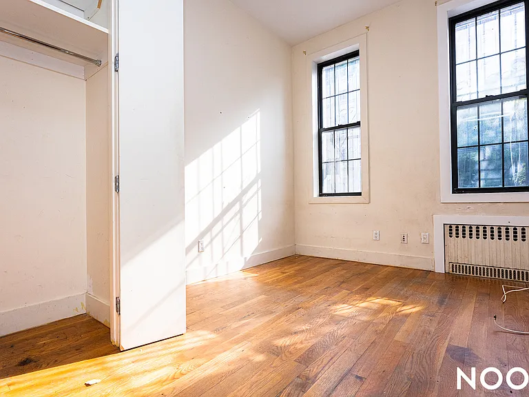 243 Irving Ave #1B — Photo 2