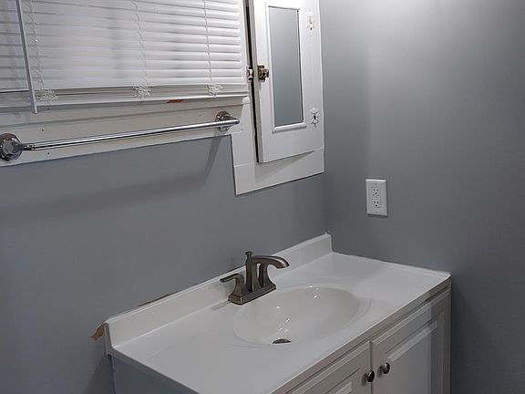 4th image of 231 Stoddard Ave #1