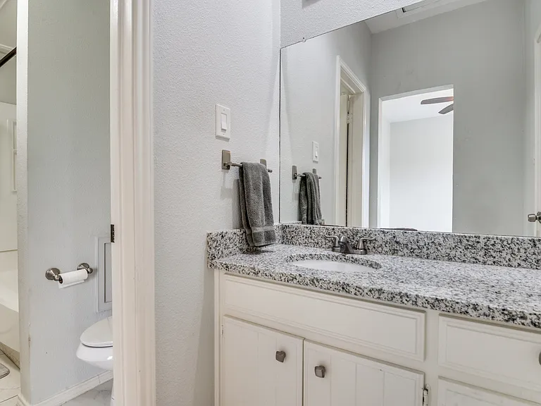 2728 Reagan St #202 — Photo 19