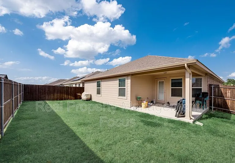 809 Meadow Wood Ln — Photo 16