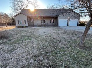 1276 2200th St, Iola, KS 66749