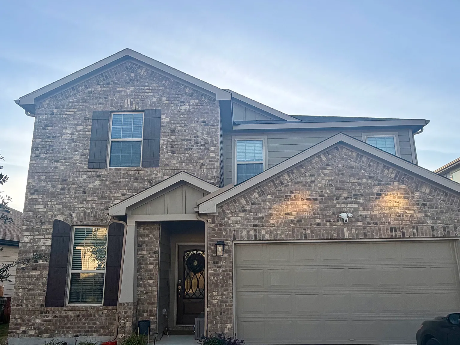 5 bed, 2080 sqft, $2,400 — Photo 1