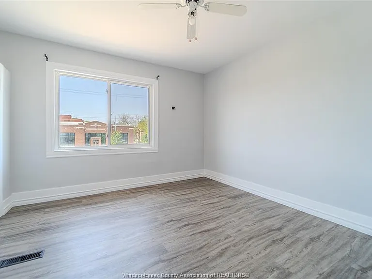 1124 Mercer St — Photo 16