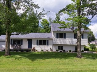 2611 N Cove Dr, Sanford, MI 48657