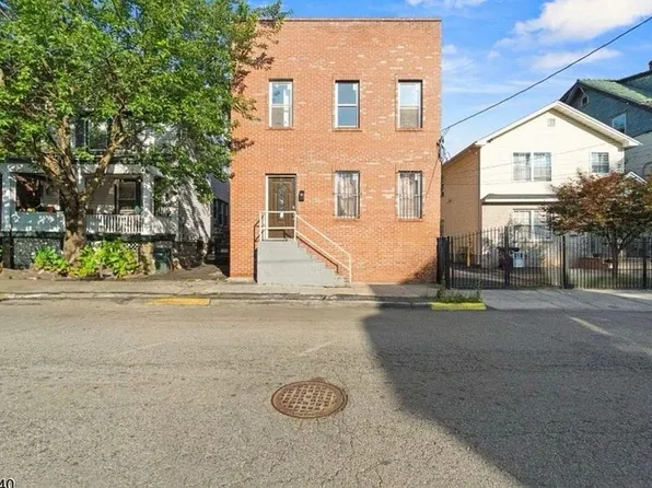30 Grace St, Irvington, NJ 07111