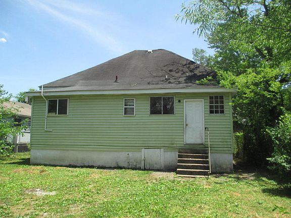 2nd image of 1703 Mulberry St
