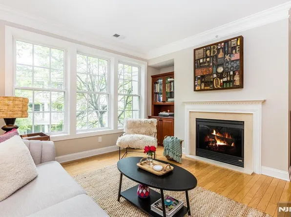 308 Holly Ln #32, Cedar Grove, NJ 07009