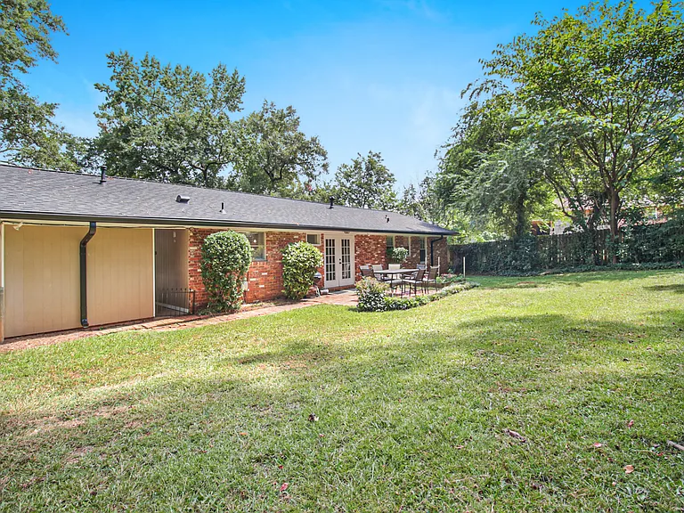 1111 Glen Ct — Photo 13