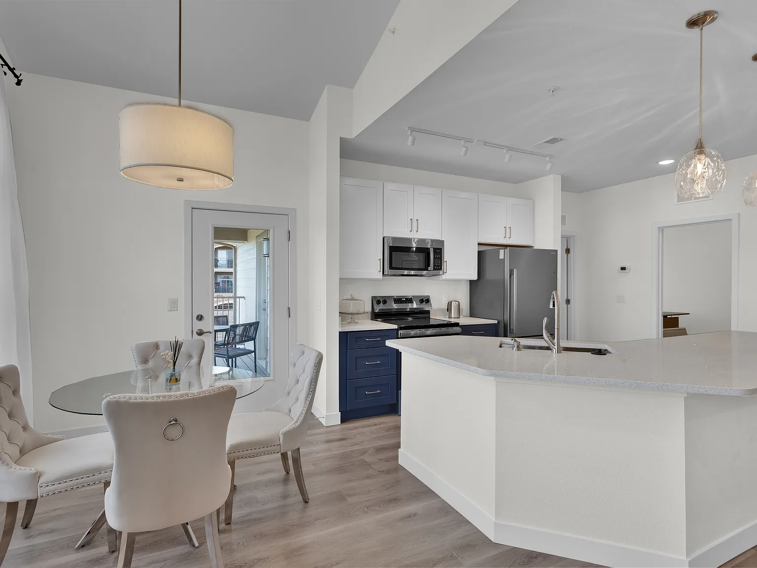 2 bed, 1224 sqft, $4,000 — Photo 3