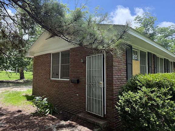 4th image of 616 W Ohoopee St