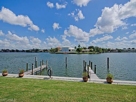 3rd image of 3070 Gulf Shore Blvd N