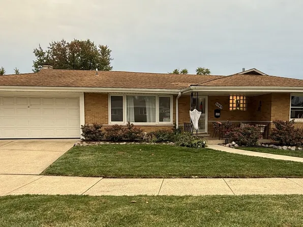 5549 W 102nd St, Oak Lawn, IL 60453