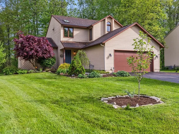 6821 Jayhawk Cir, Baldwinsville, NY 13027