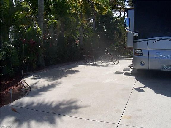 3rd image of 1662 Diamond Lake Cir