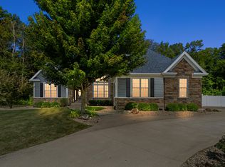 5038 S Dickinson Ct, Saint Joseph, MI 49085