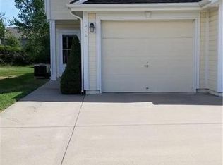 5626 NW Plantation Dr, Lees Summit, MO 64064