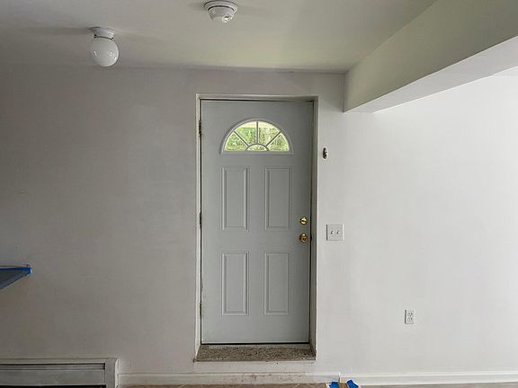 3rd image of 116 E Oak St