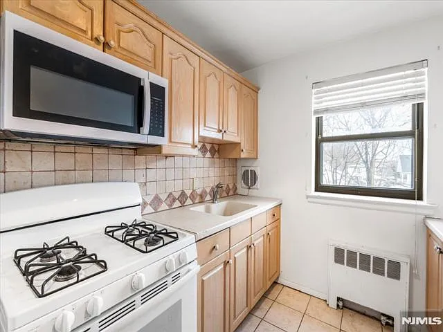 130 Orient Way — Photo 7