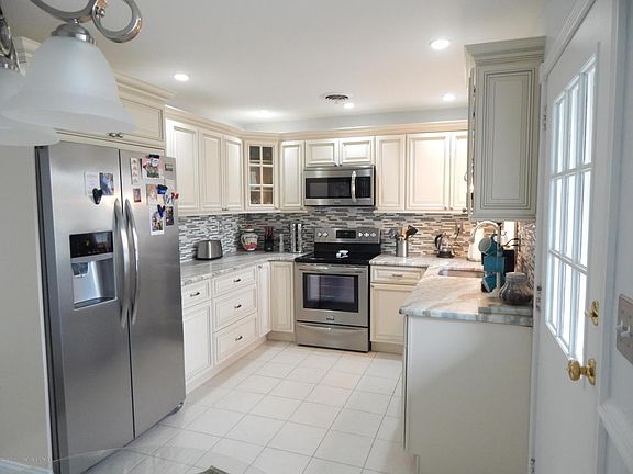 5th image of 952A Dumbarton Dr #100A