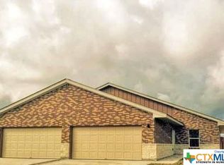 905 S Medina St, Lockhart, TX 78644
