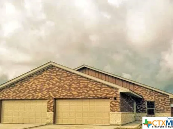 905 S Medina St, Lockhart, TX 78644