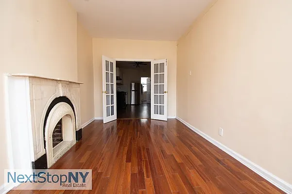 Rented by NextStopNY | media 18