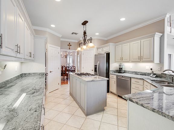 5th image of 1436 Woodmere Dr