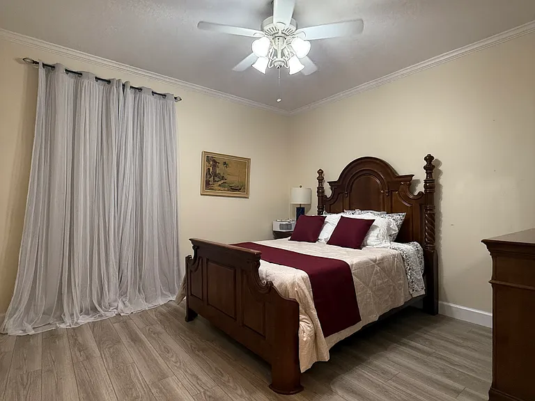 885 Chatsworth Dr — Photo 7