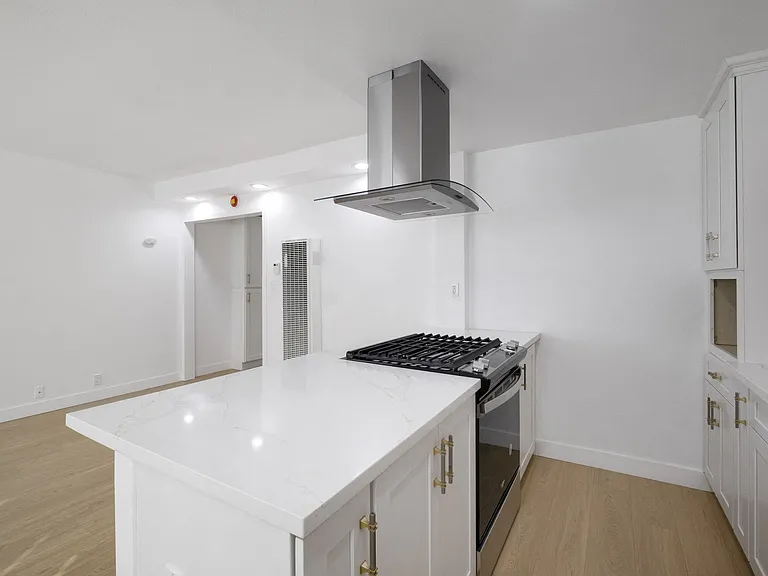 Arlington Square Apartments — Photo 19