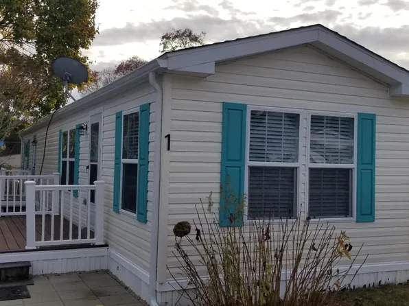 1 2nd Avenue #1, Pocasset, MA 02559