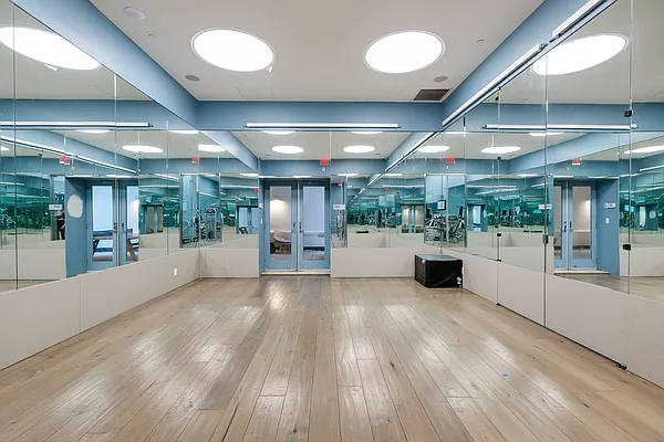 Sold by The Marketing Directors (Arias) | media 31