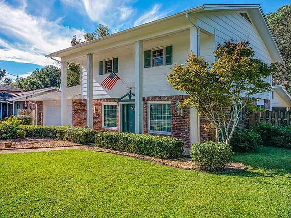 3rd image of 809 Poinciana Dr