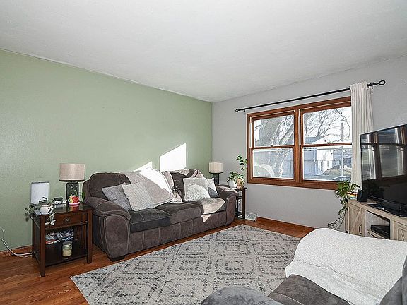 2nd image of 2043 Saint John Dr