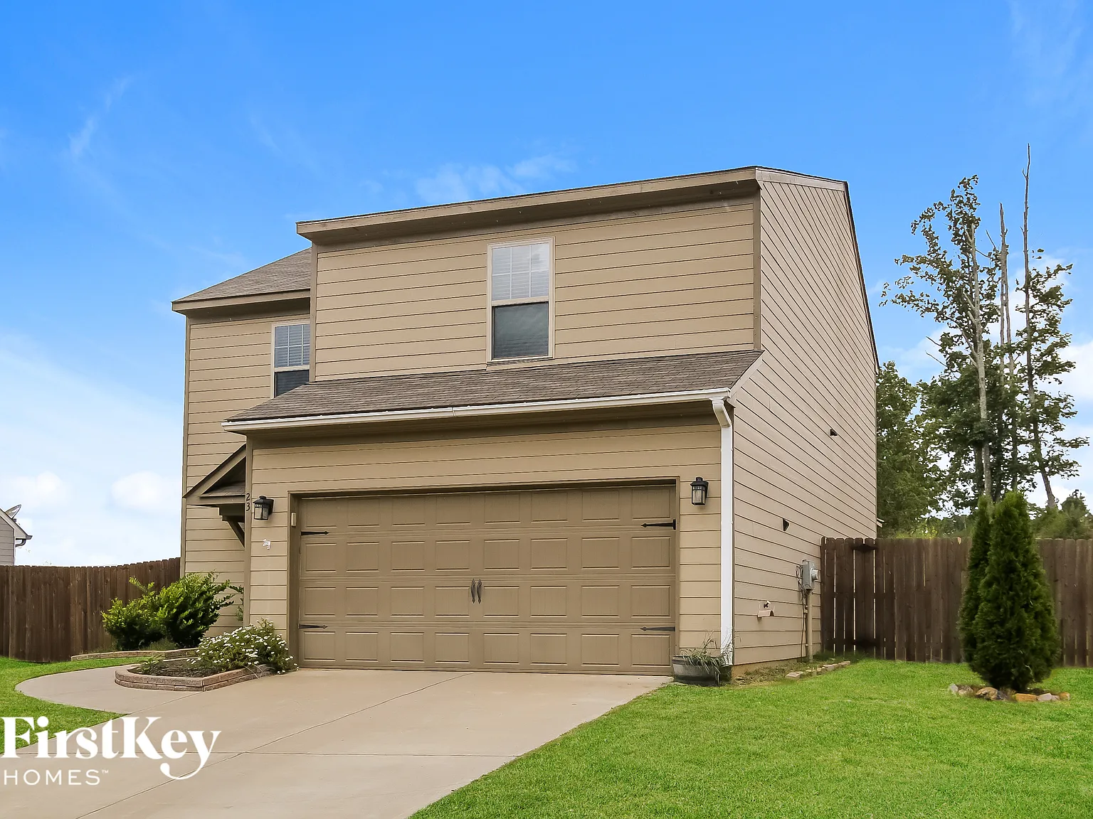 3 bed, 1.5 bath, 1564 sqft, $2,135 — Photo 2