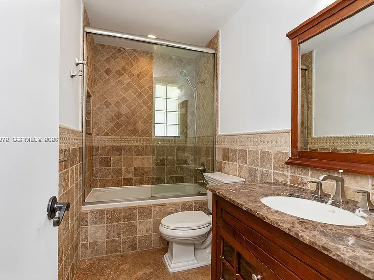 9030 SW 184th Ter — Photo 15