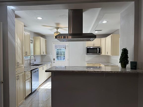 5th image of 2015 E Forest Dr