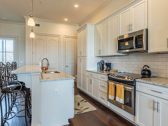 5th image of 701 Russell St #344