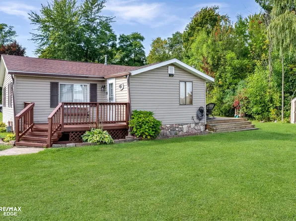 100 Mary Rd, Houghton Lake, MI 48629