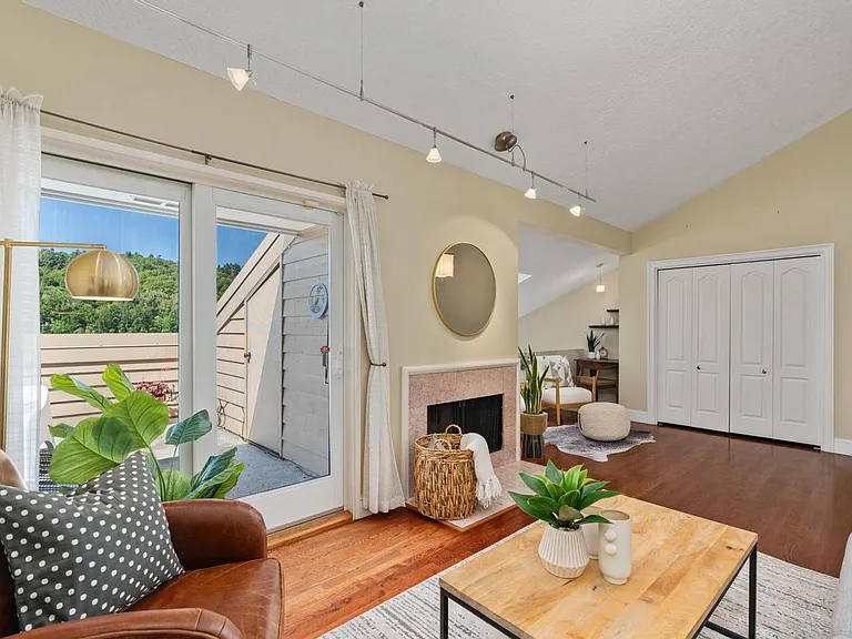 318 SE Spokane St #3 — Photo 42