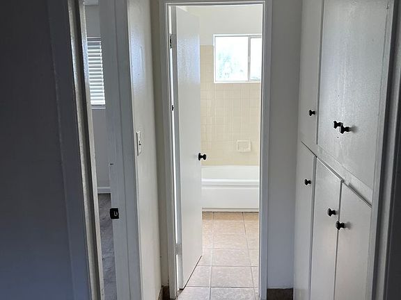 3rd image of 1730 N Fair Oaks Ave APT 5