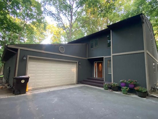 3004 Silhavy Rd, Valparaiso, IN 46383