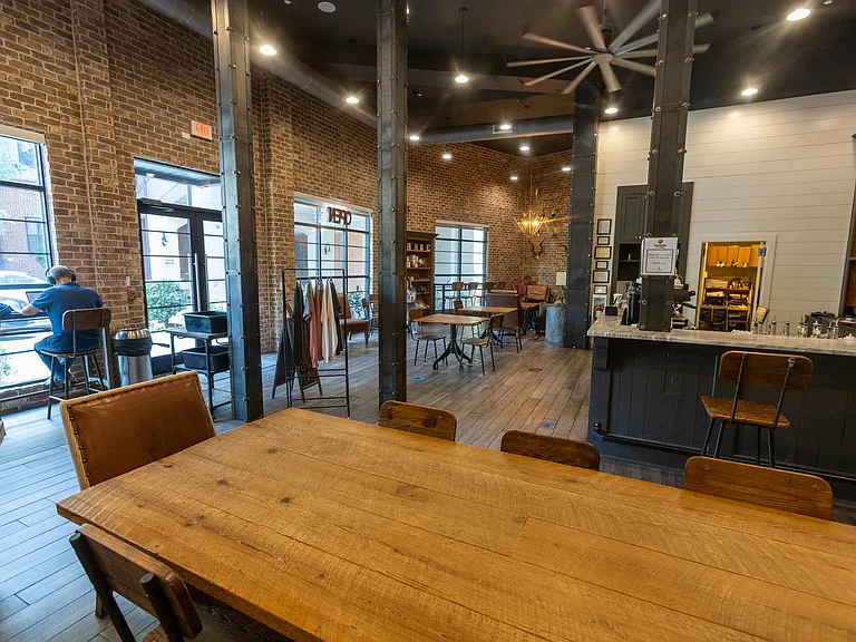 Walton Westside — Photo 10