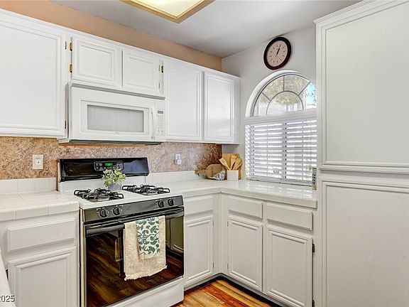 2nd image of 3125 N Buffalo Dr Unit 1091