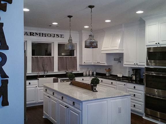 Double Oven! Shiplap Walls!