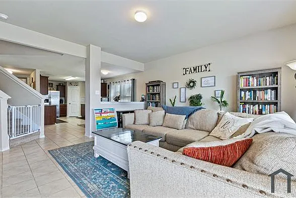 1404 Basswood Ln — Photo 10